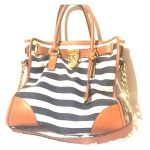 🎉 authentic Michael kors bag like new large size